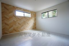 ご夫婦お二人のプライベートシーンを演出する寝室は、大容量のウォークインクローゼット付き。