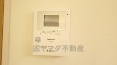 防犯性、セキュリティ対策に安心できるテレビモニター付きインターフォンです。セールスマン対策にもなり安心できます。