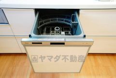 家事の時間が短縮できるフルオープンで開けやすい食器洗い乾燥機付。食事後に家族とのくつろぎタイムをしっかり取れます。