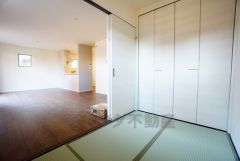 ＬＤＫに隣接する和室です。様々な使用用途で活躍しそうです。