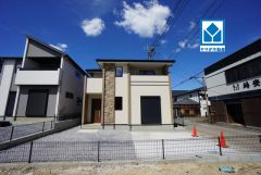 南郷小学校徒歩4分とお子様が通学しやすい環境です＾＾