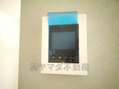 防犯性、セキュリティ対策に安心できるテレビモニター付きインターフォンです。セールスマン対策にもなり安心できます。