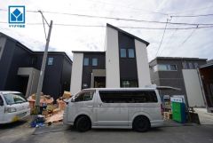 現地（2025年10月21日）撮影。スーパーやコンビニなども近く周辺環境充実。快適でゆとりのある生活空間で新生活を始めましょう^^