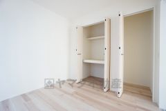 あると嬉しい1階の一部屋。お子様のお昼寝スペースや客間、お友達やご親戚のお泊り部屋としても使えます。