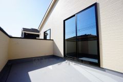 陽当たりの良いバルコニーです。お洗濯やお布団干しはもちろん、日光浴スペースにも。