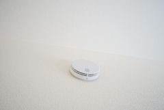 火災発生をいち早く知らせてくれる火災報知器は標準装備です。