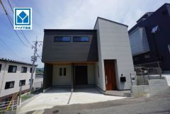 安全性、機能性に優れたオール電化で快適な新生活。JR香椎駅徒歩12分。開放感のある角地。お気に入りの家具とインテリアで素敵な部屋を作りましょう。