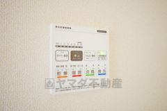 雨の日の洗濯も安心できる浴室暖房乾燥機付き浴室。リモコンで操作もボタン1つで簡単。