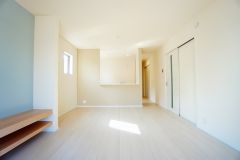 温かみのある雰囲気と、キッチンでの作業性を兼ね備え、家族の笑顔あふれる団らんのひと時をお過ごしいただける設計になっています。