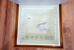 キッチンにある床下収納は、居住スペースを減らさずに買い置きの調味料や非常食などを保管することができます。