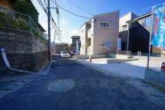 大型車の通行が少なく、騒音や振動が少ないので静かで快適な生活を送れます。