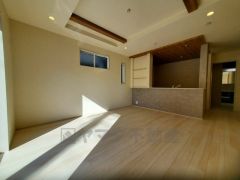 温かみのある雰囲気と、キッチンでの作業性を兼ね備え、家族の笑顔あふれる団らんのひと時をお過ごしいただける設計になっています。