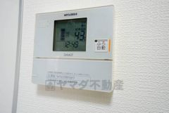 キッチン横からボタンひとつで操作が楽々。