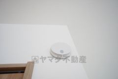 火災発生をいち早く知らせてくれる火災報知器は標準装備です。