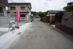 住人以外の車の進入も少なく、小さなお子様を持つご家庭にも安心です。