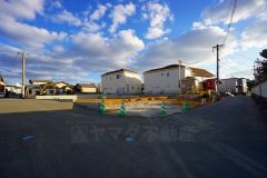 現地（2026年1月8日）撮影。住人以外の車の進入も少なく、小さなお子様を持つご家庭にも安心です。落ち着いた住宅地内で快適な生活を実現してみませんか。