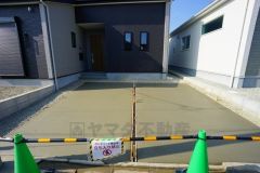 駐車スペースはゆとりある2台分を確保。マイカー用に、お客さま用に、余裕を持ってご利用いただけます。