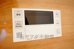 湯量・湯温の設定、そして保温までワンタッチのフルオートバス。便利な追い炊き機能付きです。