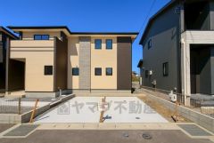 駐車スペースはゆとりある2台分を確保。マイカー用に、お客さま用に、余裕を持ってご利用いただけます。