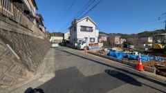 現地（2026年2月9日）撮影。住人以外の車の進入も少なく、小さなお子様を持つご家庭にも安心です。