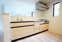 冷蔵庫、カップボードも余裕で置ける広さを確保しています。