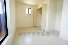 角部屋ならではの2面採光。陽のあたる時間が長く、冬でもあたたかいです。