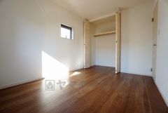 同仕様写真。各部屋に収納が完備されているので、お荷物が増えても安心の設計です。