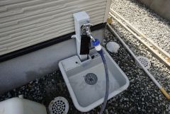 お車の洗車や外壁のお掃除をする際に便利な外水栓。