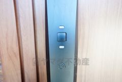 かざすだけで開閉できる、タッチキー採用の玄関。お買い物帰りで、両手がふさがってきても簡単に中に入れます＾＾