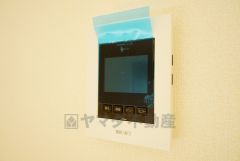防犯性、セキュリティ対策に安心できるテレビモニター付きインターフォンです。セールスマン対策にもなり安心できます。