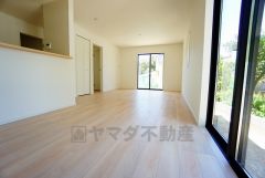 温かみのある雰囲気と、キッチンでの作業性を兼ね備え、家族の笑顔あふれる団らんのひと時をお過ごしいただける設計になっています。