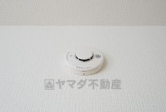 火災発生をいち早く知らせてくれる火災報知器は標準装備です。