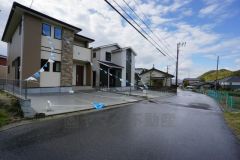 住人以外の車の進入も少なく、小さなお子様を持つご家庭にも安心です。落ち着いた住宅地内で快適な生活を実現してみませんか。