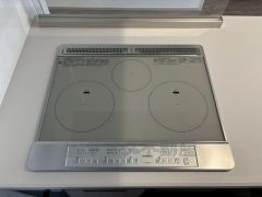 汚れてもサッとふける、お手入れのしやすいIHクッキングヒーター。オール電化なので経済的です。