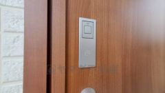 お子様を抱っこしながら簡単に開けられるのが便利なスマートキー。