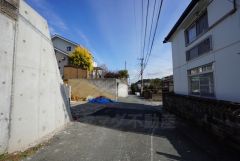 現地（2026年2月26日）撮影。住人以外の車の進入も少なく、小さなお子様を持つご家庭にも安心です。