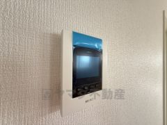 防犯性、セキュリティ対策に安心できるテレビモニター付きインターフォンです。セールスマン対策にもなり安心できます。