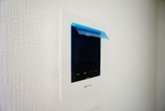防犯性、セキュリティ対策に安心できるテレビモニター付きインターフォンです。セールスマン対策にもなり安心できます。