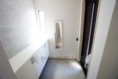 ご家族の靴をスッキリと片付けられるシューズボックス付きの玄関です＾＾スッキリと片付いた玄関は気持ちがいいです。