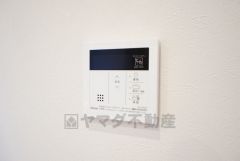 キッチン横からボタンひとつで操作が楽々。