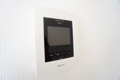 防犯性、セキュリティ対策に安心できるテレビモニター付きインターフォンです。セールスマン対策にもなり安心できます。
