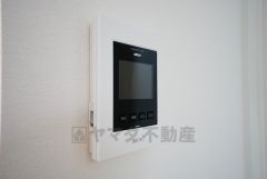 防犯性、セキュリティ対策に安心できるテレビモニター付きインターフォンです。セールスマン対策にもなり安心できます。