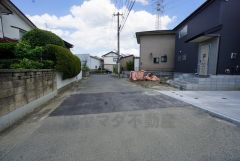 住人以外の車の進入も少なく、小さなお子様を持つご家庭にも安心です。