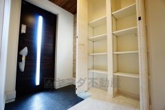 同仕様写真。大容量のシューズボックスは家族全員の増えがちな靴や物をすっきり収納できます。