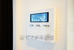 キッチン横からボタンひとつで操作が楽々。