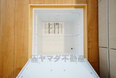キッチンにある床下収納は、居住スペースを減らさずに買い置きの調味料や非常食などを保管することができます。
