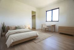 家具はイメージです。主寝室としてお使いいただけそうなこちらのお部屋は、日当たりが良く、爽やかな風を感じて起きる朝は、快適生活の始まりに。