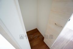 同仕様写真。キッチン横にパントリー付き＾＾食料品だけでなく日用品などの収納にも＾＾