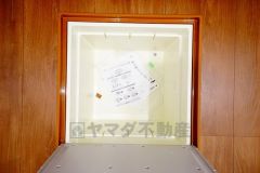 キッチンにある床下収納は、居住スペースを減らさずに買い置きの調味料や非常食などを保管することができます。