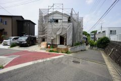 大型車の通行が少なく、騒音や振動が少ないので静かで快適な生活を送れます。